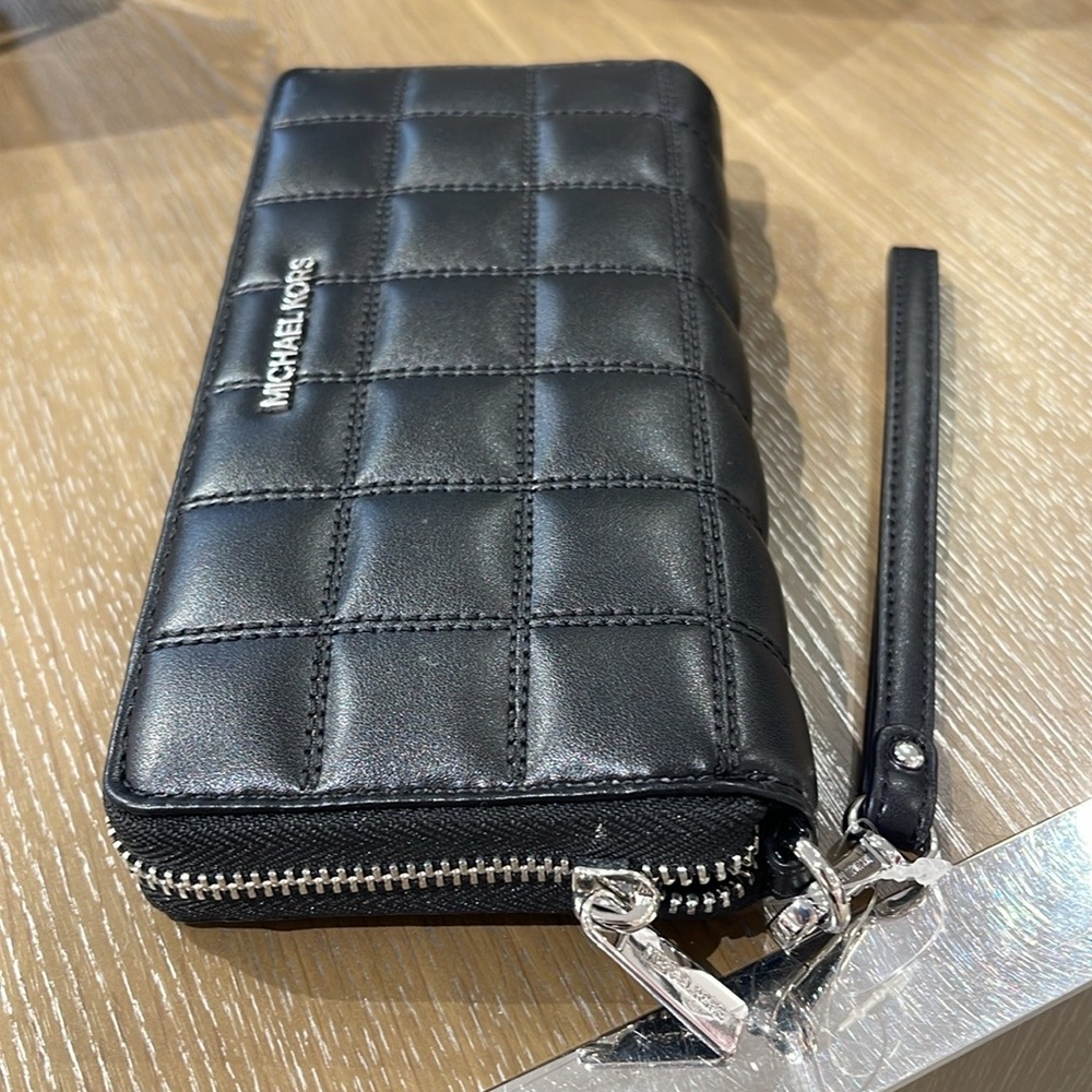 MICHAEL KORS Continental Wristlet Phone Case Wallet 
Black 
NWT - Picture 4 of 16